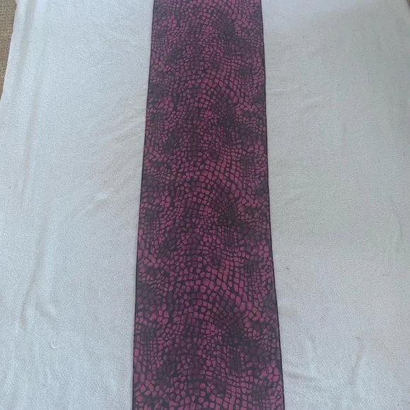 Elegant Pink and Black Chiffon Scarf - Picture 7 of 9